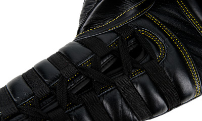 UFC Премиальные тренировочные перчатки на шнуровке черные - 14 Oz